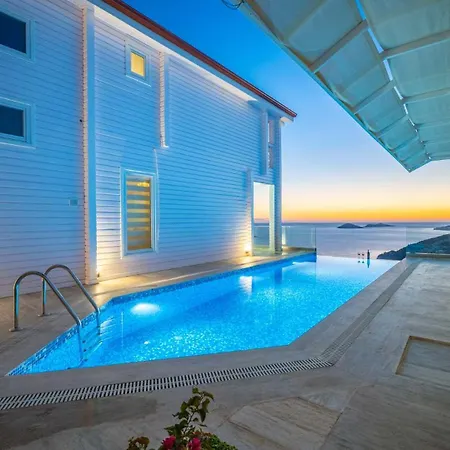 Lucida - Town - 1 & 2 Bedroom Καλκάν